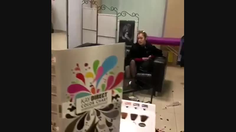 Женщина пришла с претензией, что ей некачественно оказали услугу