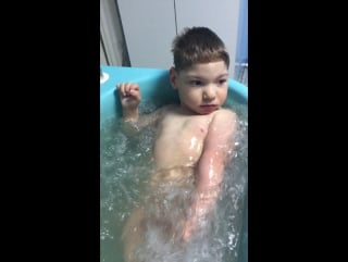 Физио принимает вихревые ванны