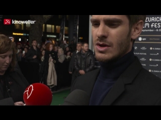 Red carpet breathe (andrew garfield, andy serkis, claire foy,)