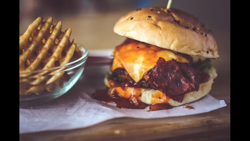 В москве школьник сдал мать зожницу полицейским, потому что захотел колбасу с кетчупом