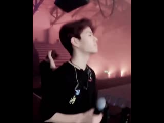 Сынмин молодые поправляет волосы и невинное лицо в конце