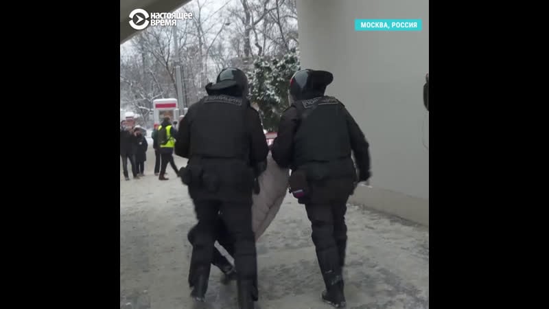 Разговор с протестующим, которого били током силовики