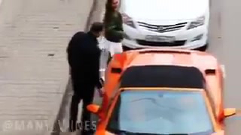 Охуевшая определила парня