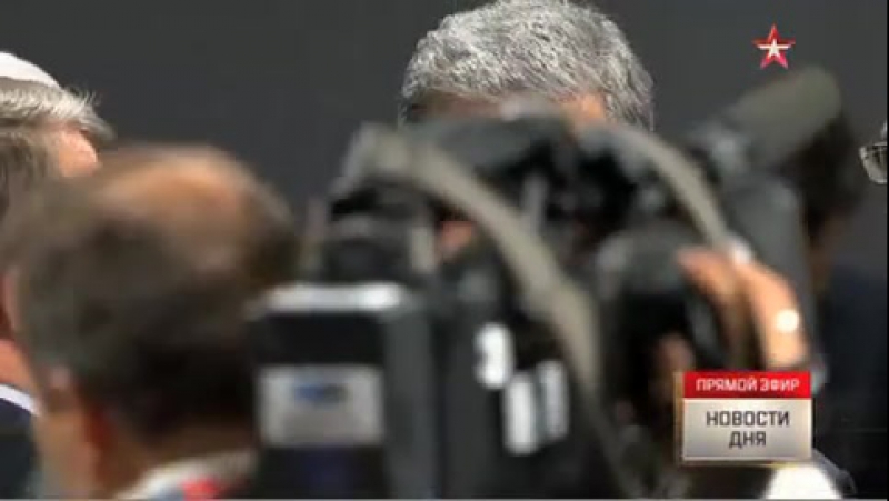 Порошенко наградил орденом чиновника нато