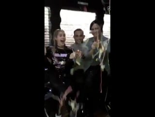 Demi lovato no boomerang publicado no instagram story da leah (leeleeclark)