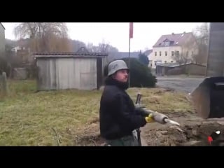 Achtung, workers! (6 sec)