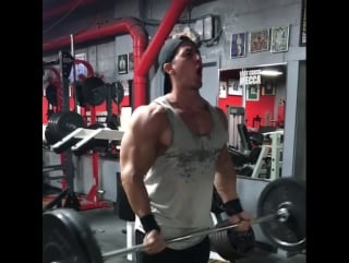 Sadik hadzovic качает свои баночки)