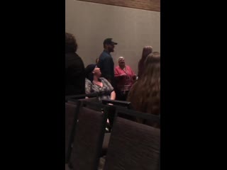 Дженсен направляется на раздачу автографов | spndallas dallascon 2019