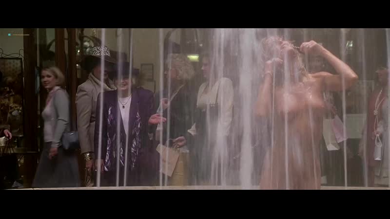 Oon, nip – farrah fawcett резвится в фонтане торгового центра голой у всех на глазах