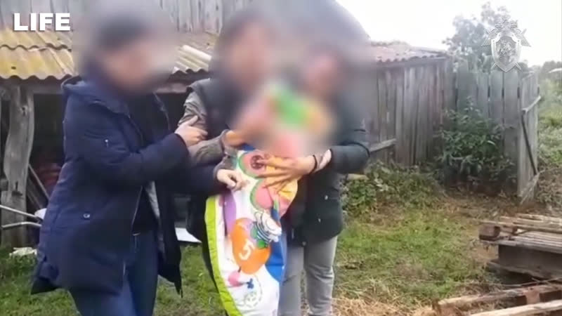 "чтобы он не плакал", мать показала, как убивала и где закопала сына