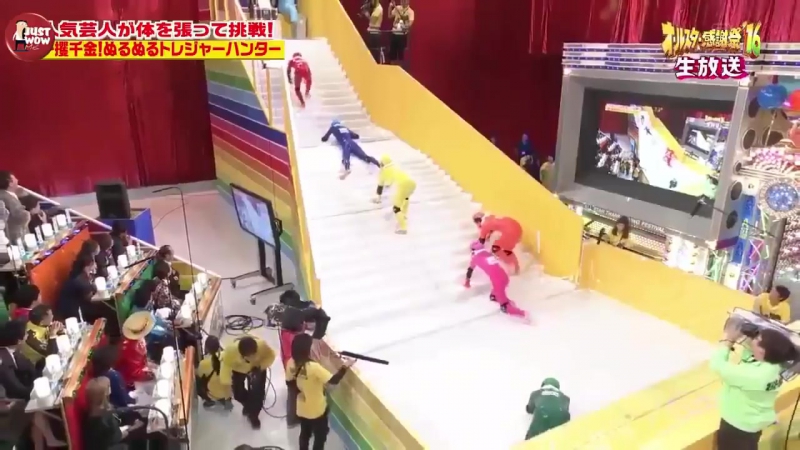 Японское телешоу "скользкая лестница"