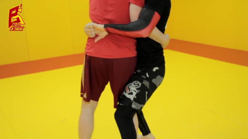 Бросок прогиб в mma через удар коленом