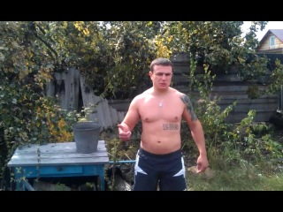 Поучаствовал во флешмобе ice bucket challenge