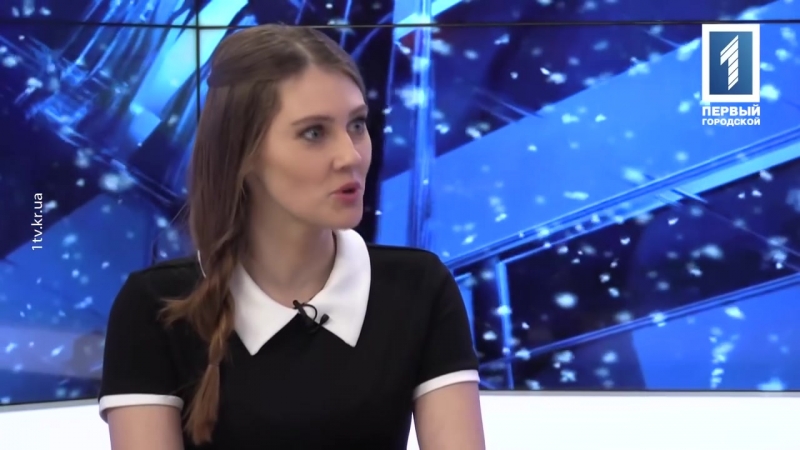 Interview oleksandr katrichenko mit julia emelyanova im programm "interview des tages" in der ersten stadt vor einem