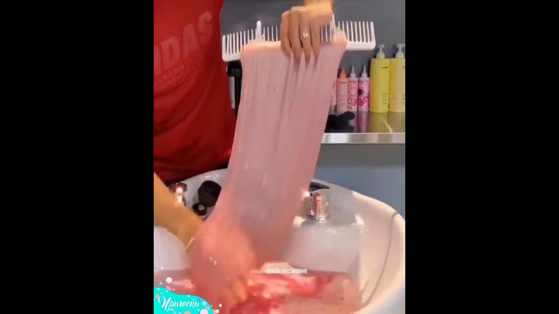 Вначале смотрится жутковато