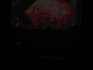 171223 @ lanymuk ig update "형님들 덕분에 아티스트와 사진을~~ #day6 #데이식스"