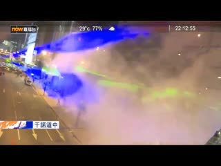 Protestors point lasers at police to prevent facial recognition from chinese government