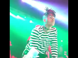 I wanted so bad to go to one of he’s concerts but since it was in the u s and now him passing away it just makes me so freakin s