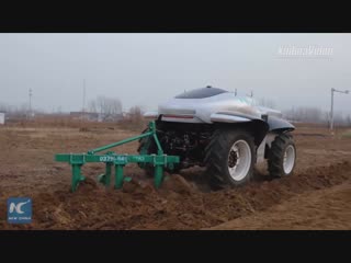 Chinas first driverless electric tractor starts working