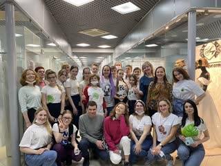 Амбициозен 2021 "blah blah hand"