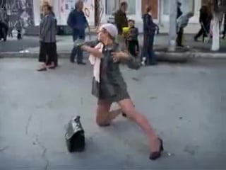 Бомжиха жжет