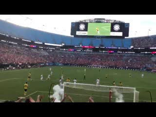Video eddie nketiah arsenal’s second goal against fiorentina tonight from the stands behind the goal [@bieiik] afc