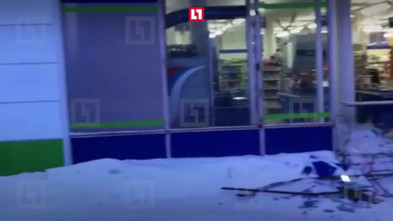 Настоящий русский мужик родом из апатит захотел коньяка идти пешком не прикольно, не по царски, и пришла ему гениальная идея уг