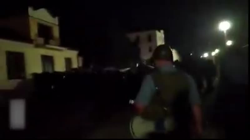 В сети появилось видео, как беларусы прорвали оцепление силовиков в пинске