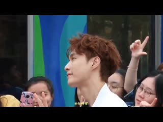 190426 lay group photo with fans