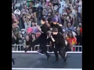 Shutup yoongi doing tiny air punches pls the smol babie behavior he has