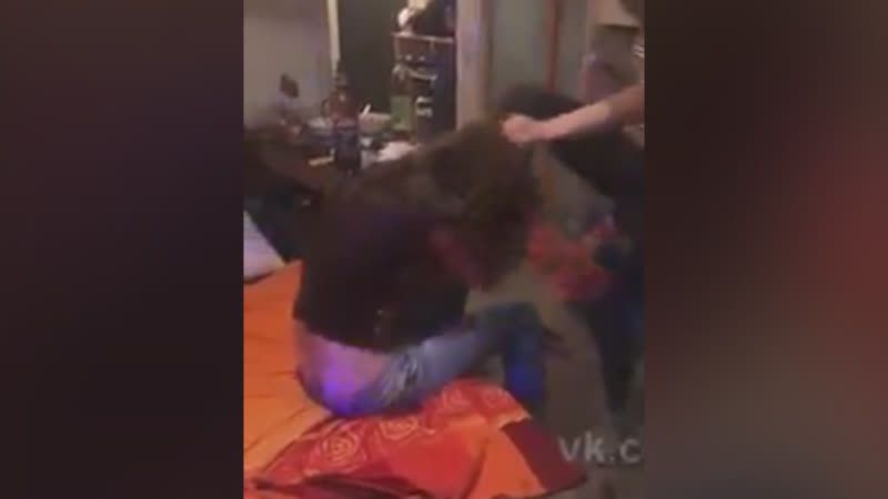 Школьница ответила за "пидо*аску" на вписке real video