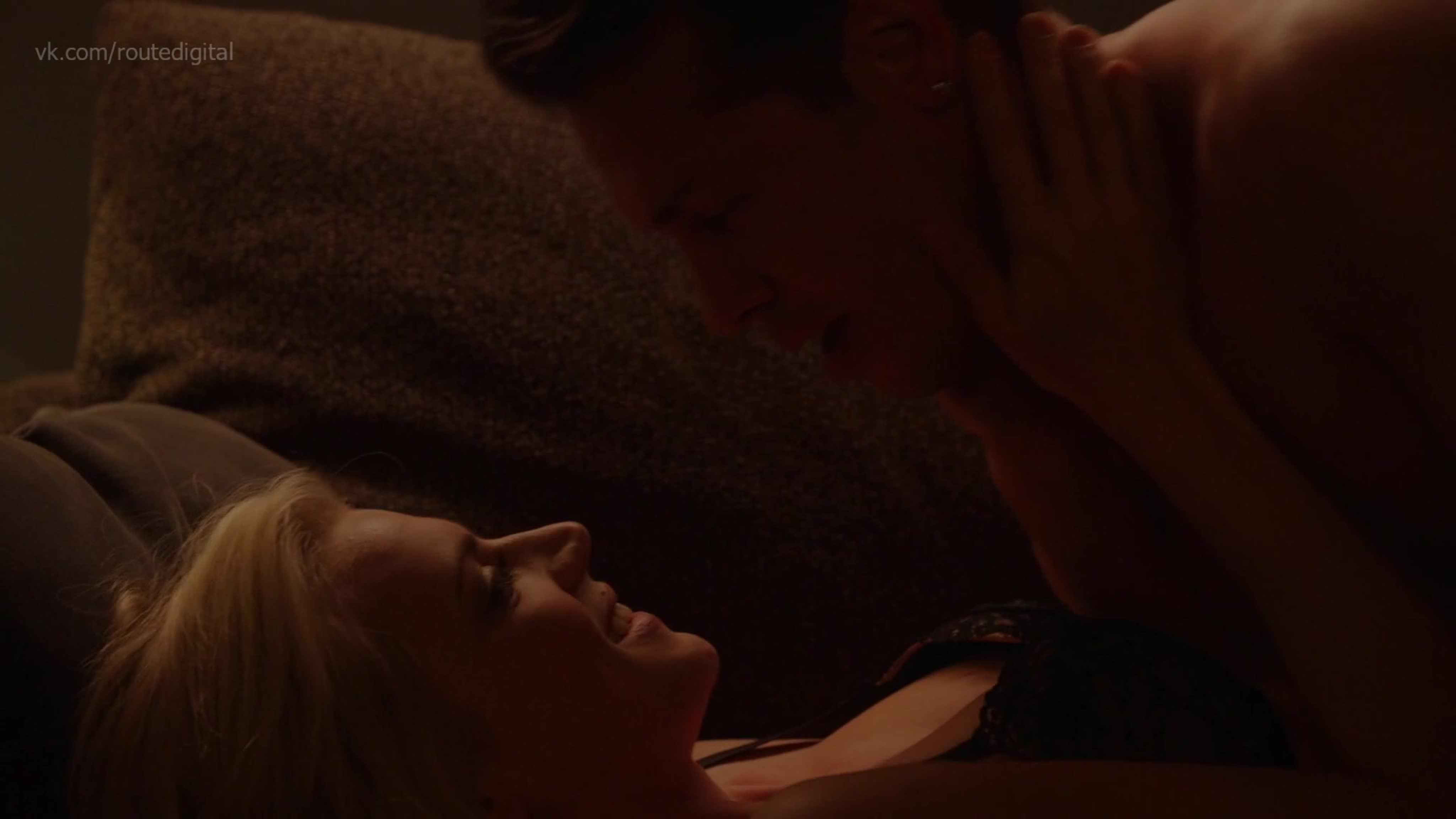 Гинекологиялық креслода жүкті әйелмен жыныстық қатынас