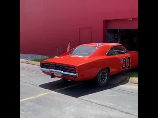 1969 dodge charger (придурки из хаззарда)