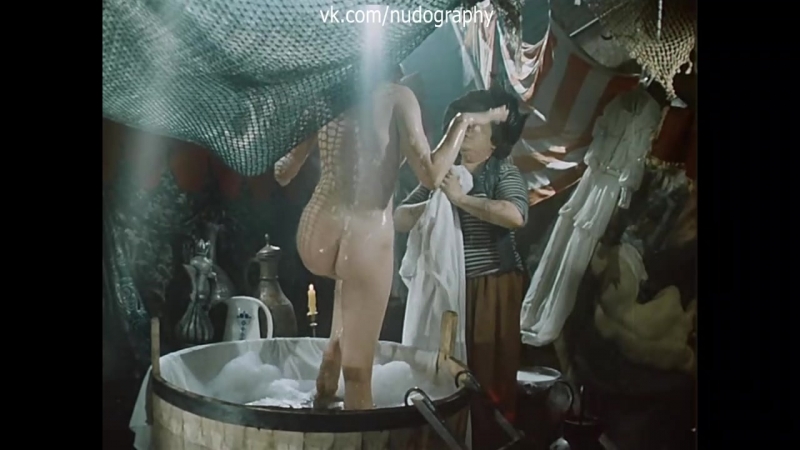 Лариса белогурова голая в фильме "остров погибших кораблей" (1987, евгений гинзбург, рауф мамедов)
