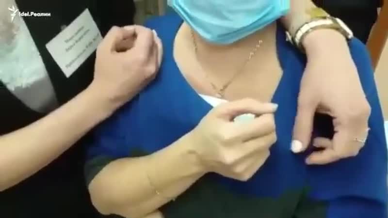 Проститутка спрятала журналы в #сиськи #выборы