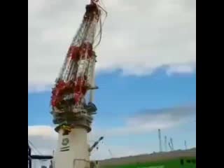 Omg scream heavy lift crane collapsed on an offshore wind farms construction vessel o ( 640 x 640 ) mp4