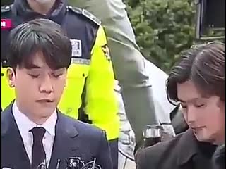 Yes he was looking sexy that reporter can confirm it just check him he was eating him