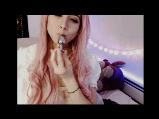 Pink haired webcam girl loves to spank herself masturbate