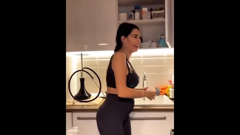 Арай чобанян продолжает подкалывать свою беременную девушку ирину пинчук