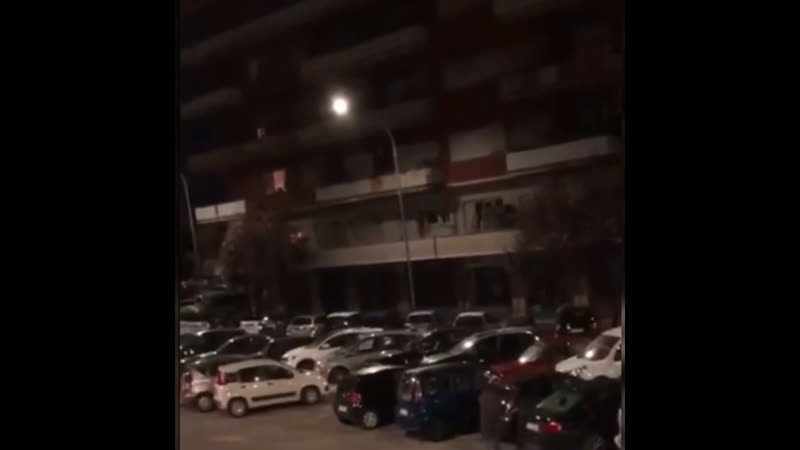 Итальяшки мало того что вино с алоизовичем на этикетках бухают, так ещё и экипажей своих понаставили, не пройти спокойно свобод