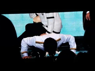 [fancam preview] jungkook doing push ups @ 161113 3rd muster at gocheok sky dome