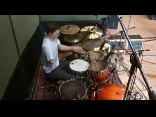 One armed drummer g