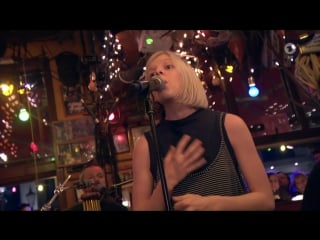 Aurora – running with the wolves (live @ inas nacht)