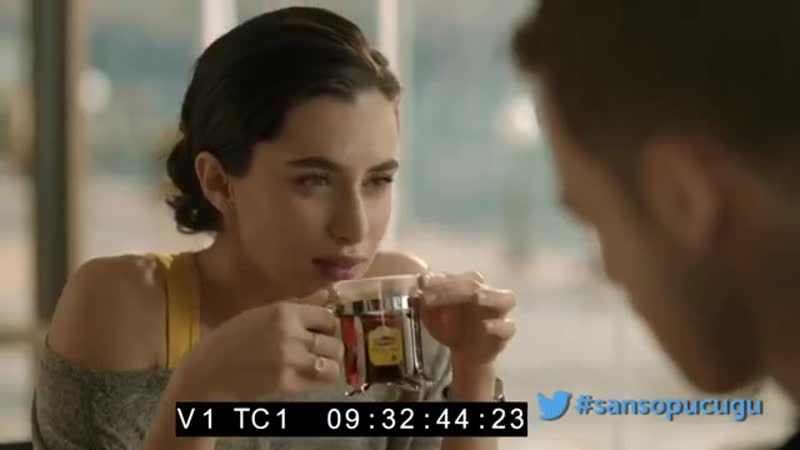 Hande doğandemir ve kerem bürsin lipton şans öpücüğü kamera arkası 2