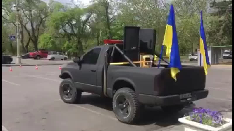 Так в одессе сегодня мрази бандеровские отмечают