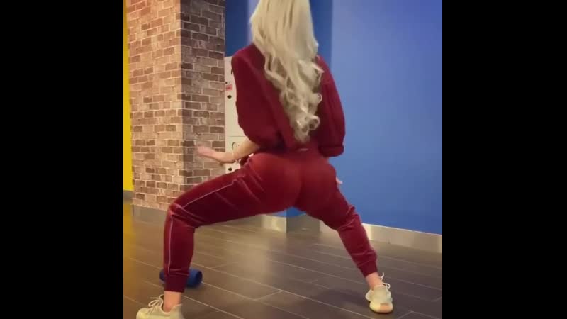 Анастасия малышева 😍 танцует в торговом центретверк twerk 🔥увезите меня на дип хаус💃