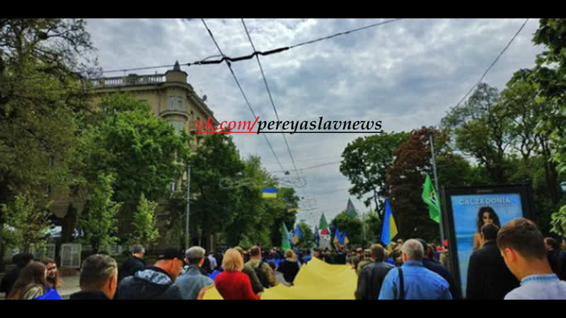 В харькове протестовали против русского мира и мэра кернеса, который хочет снести волонтерский центр всу в центре города