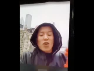 Мужик висит на балконе в чикаго 2