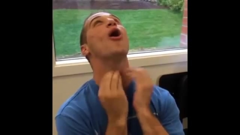 Парень исполнил «полет шмеля» при помощи своего горла