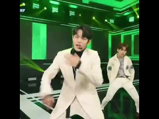 I like how everyone looses their shit at yuchans lil body roll